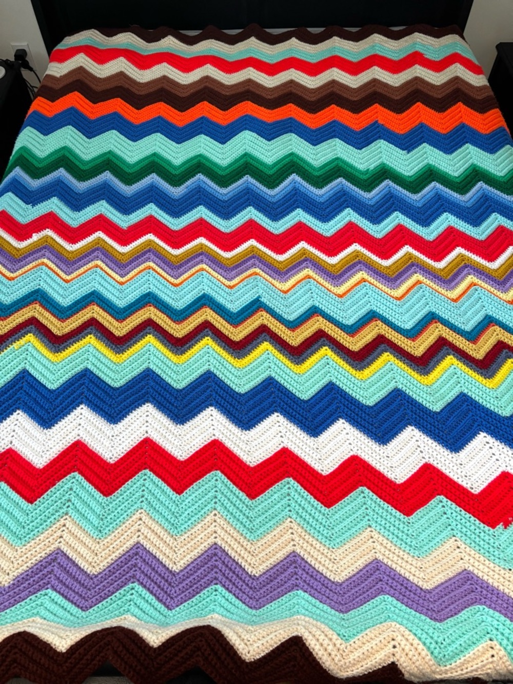 Vintage MCM 1970s Rainbow ZigZag Chevron Afghan Granny Core Blanket Throw 72x52”